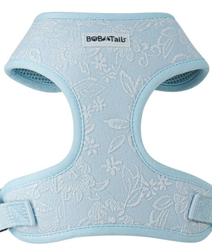 Ensemble de 4 pièces Morning Glory Bleu – Harnais, laisse, collier et distributeur de sacs à déjections canines motif floral