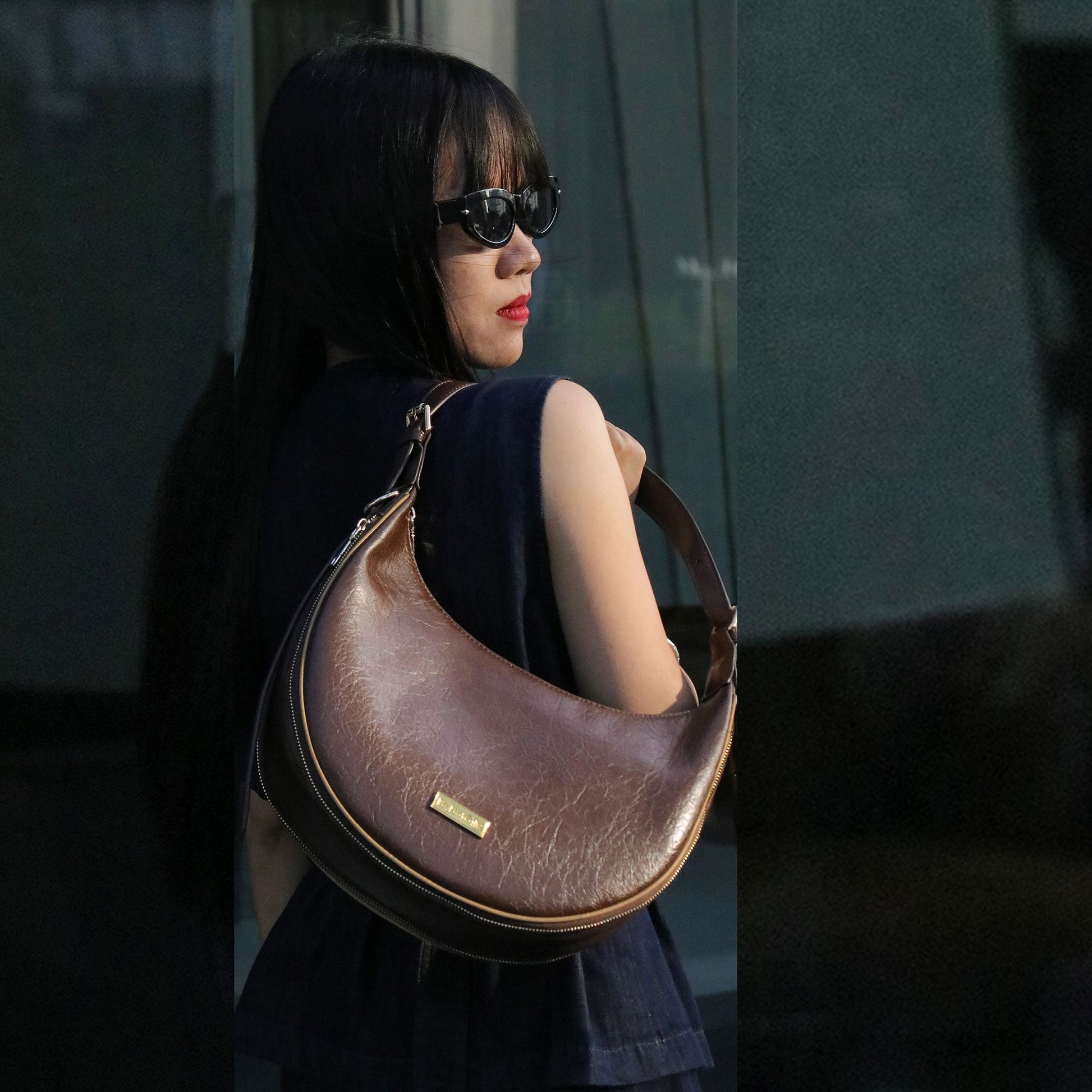 Sac Crescent – Élégant sac à bandoulière incurvé pour les mamans d'animaux stylées | Bobotails